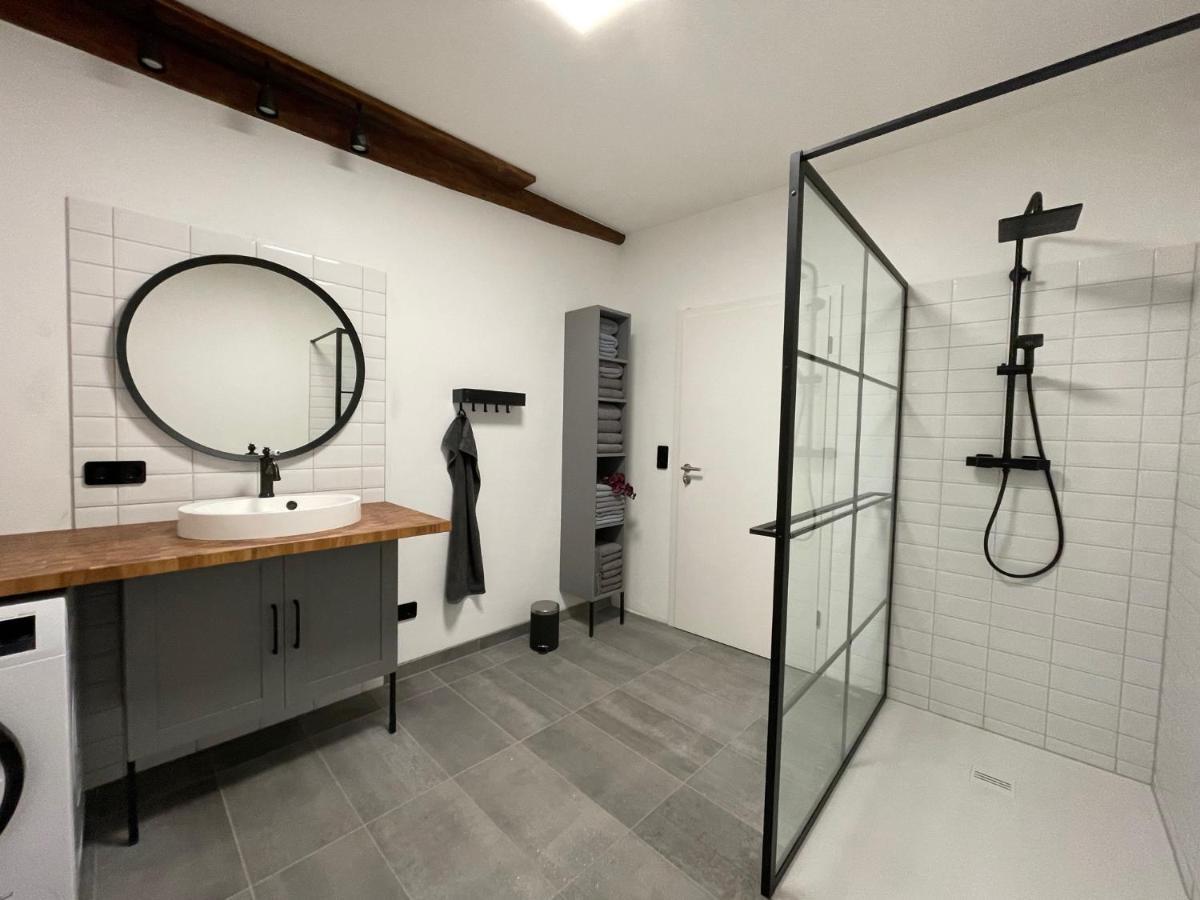 Stilvolle, Zentrale Ferienwohnung Bocksbruecke Mit Parkplatz ซัลซเวเดล ภายนอก รูปภาพ